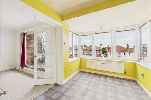 2 bedroom apartment for sale, Belmer Court, Grand Avenue, Worthing, BN11