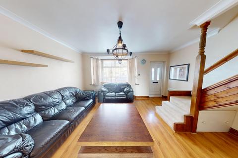 3 bedroom terraced house to rent, Boleyn Avenue, Enfield, Greater London, EN1