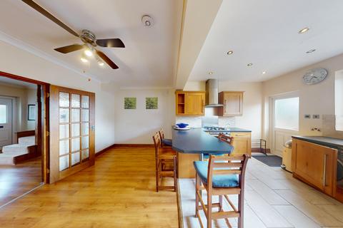 3 bedroom terraced house to rent, Boleyn Avenue, Enfield, Greater London, EN1