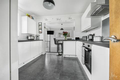 8 Dunster Close, Newton, Swansea, SA3 4UU