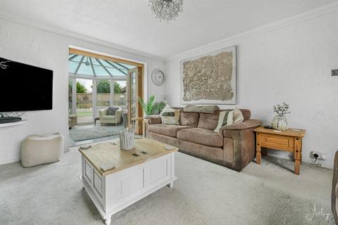 8 Dunster Close, Newton, Swansea, SA3 4UU