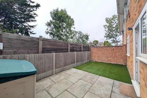 7 Whatmore Close, Staines, TW19 6AS