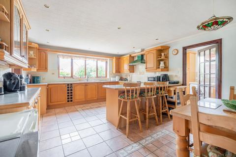 4 bedroom detached house for sale, Oulton Road North, Lowestoft