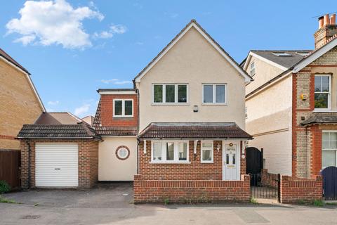 3 bedroom detached house for sale, Felcott Road, Walton-on-thames KT12