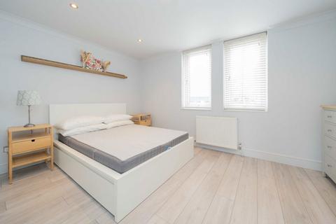 2 bedroom flat to rent, Cheryls Close, London SW6