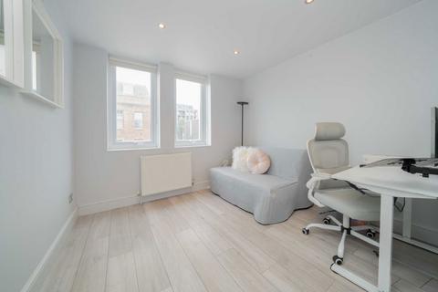 2 bedroom flat to rent, Cheryls Close, London SW6