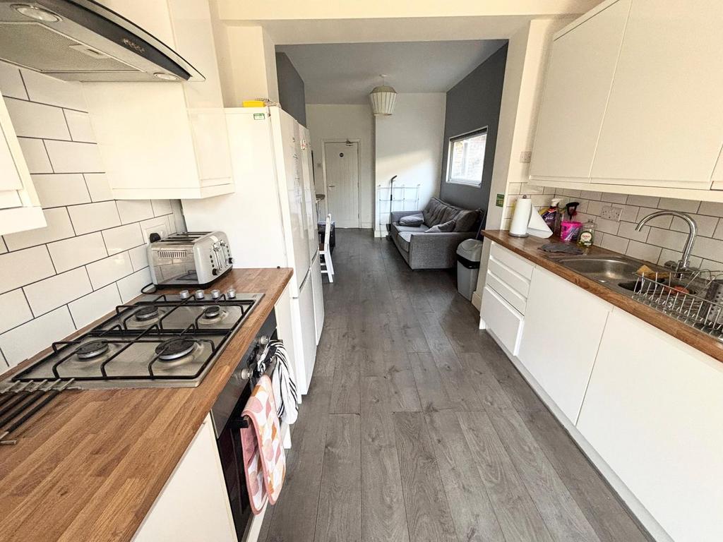 Kitchen 1 of 2