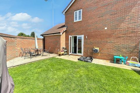 4 Sandy Close, Great Blakenham, Ipswich, IP6 0GQ