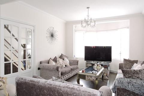 3 bedroom semi-detached house for sale, Mayhew Close, Chingford, E4