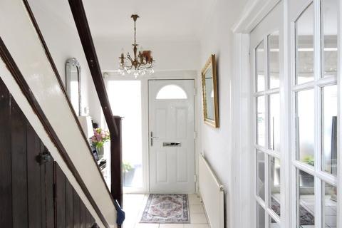 3 bedroom semi-detached house for sale, Mayhew Close, Chingford, E4