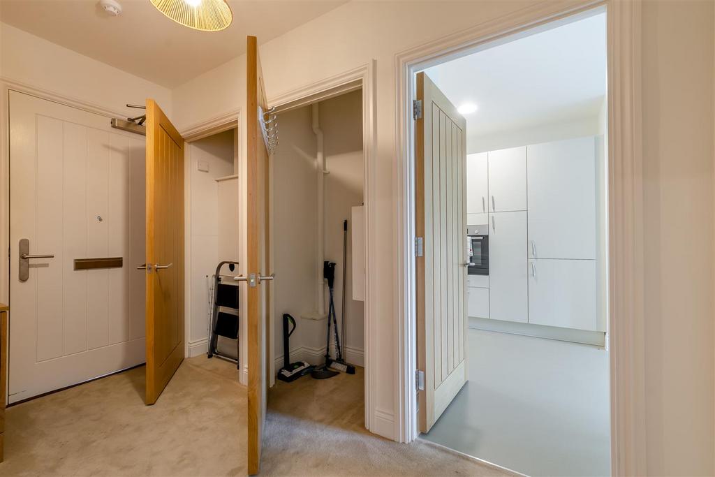 8658266-interior16.jpg