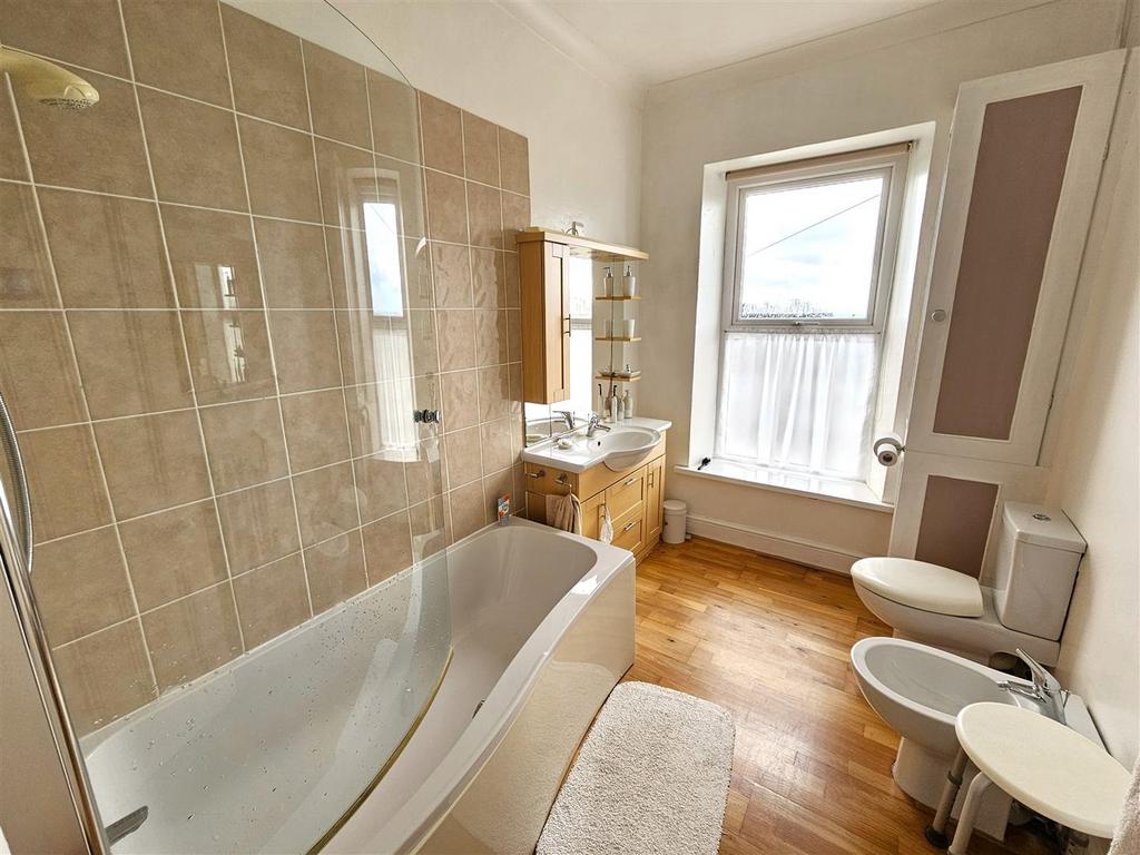 Bathroom.jpg