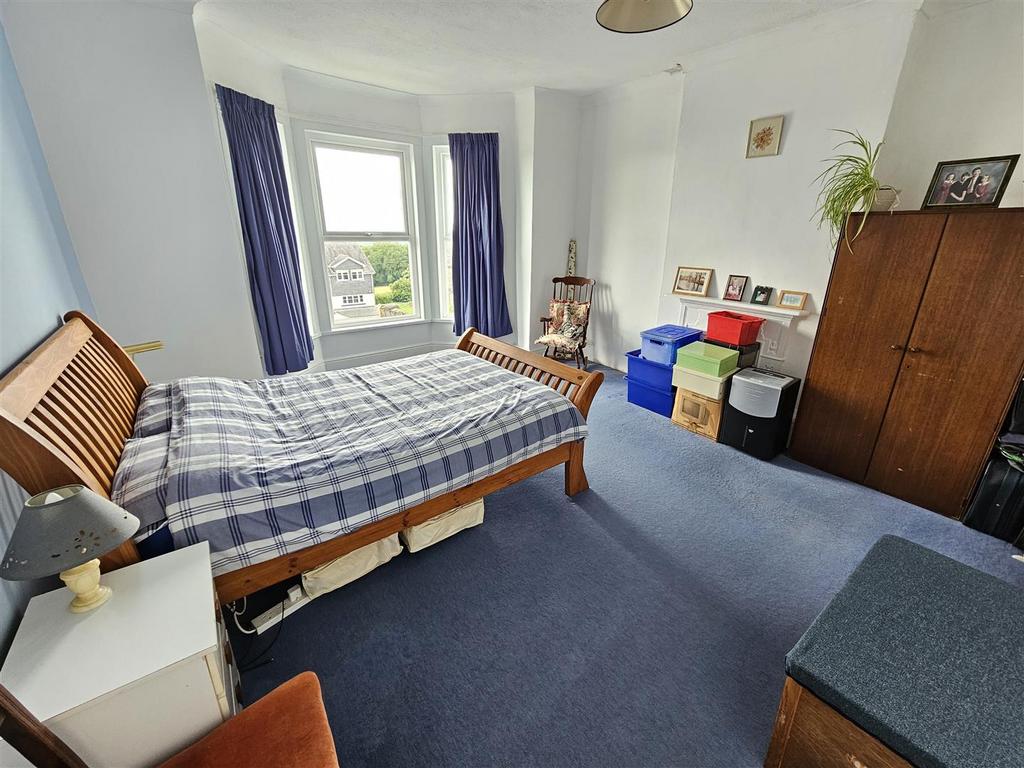 Bedroom 1.jpg