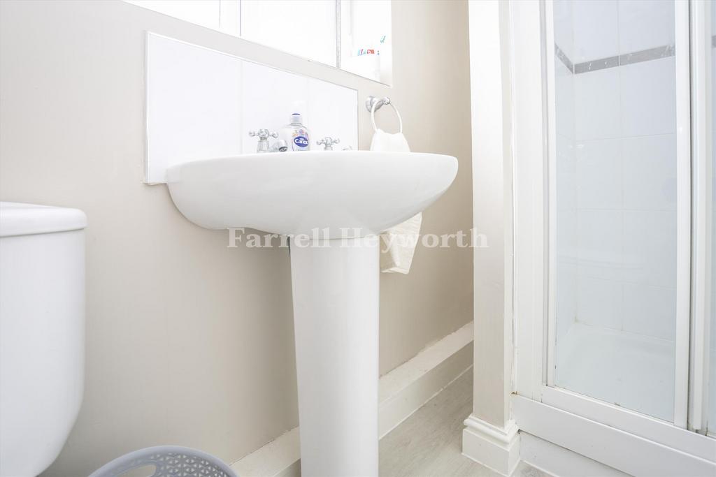 Ensuit shower