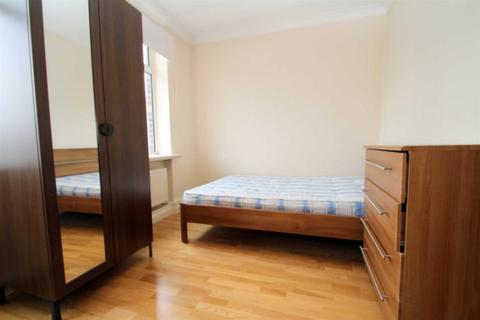 Studio to rent, Warren Court, Euston Road, London, NW1