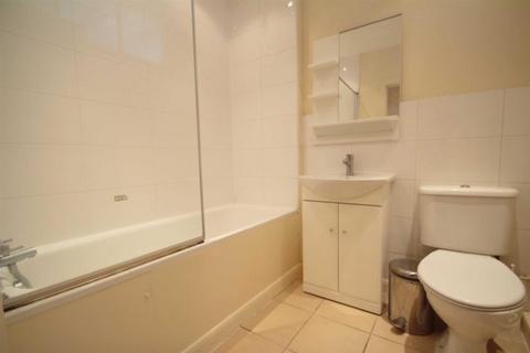 Studio to rent, Warren Court, Euston Road, London, NW1