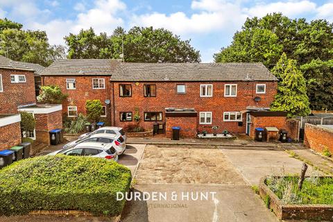 1 bedroom apartment for sale, Kingsley Road, Loughton, IG10