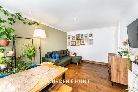1 bedroom apartment for sale, Kingsley Road, Loughton, IG10
