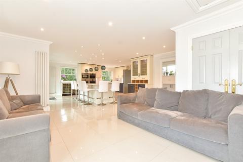 10 Cliff Road, Hythe, CT21 5XE