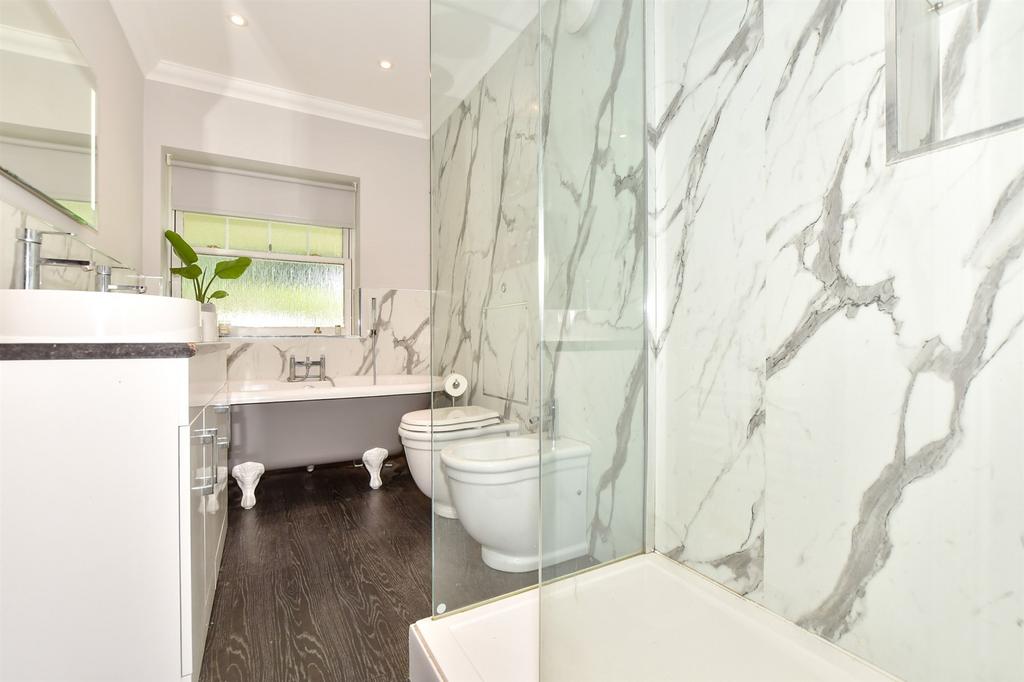 En-Suite Bathroom