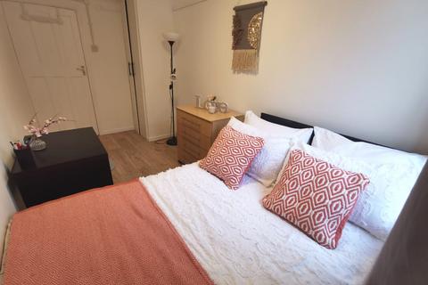 1 bedroom in a flat share to rent, Charles Rowan House, Margery Street, London, WC1X