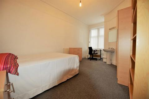 5 bedroom house to rent, Cardigan Road - 5 Bed, Leeds