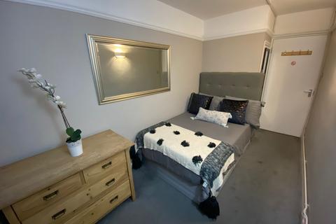 1 bedroom in a flat share to rent, Charles Rowan House, Margery Street, London, WC1X