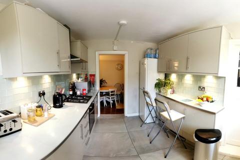 1 bedroom in a flat share to rent, Charles Rowan House, Margery Street, London, WC1X
