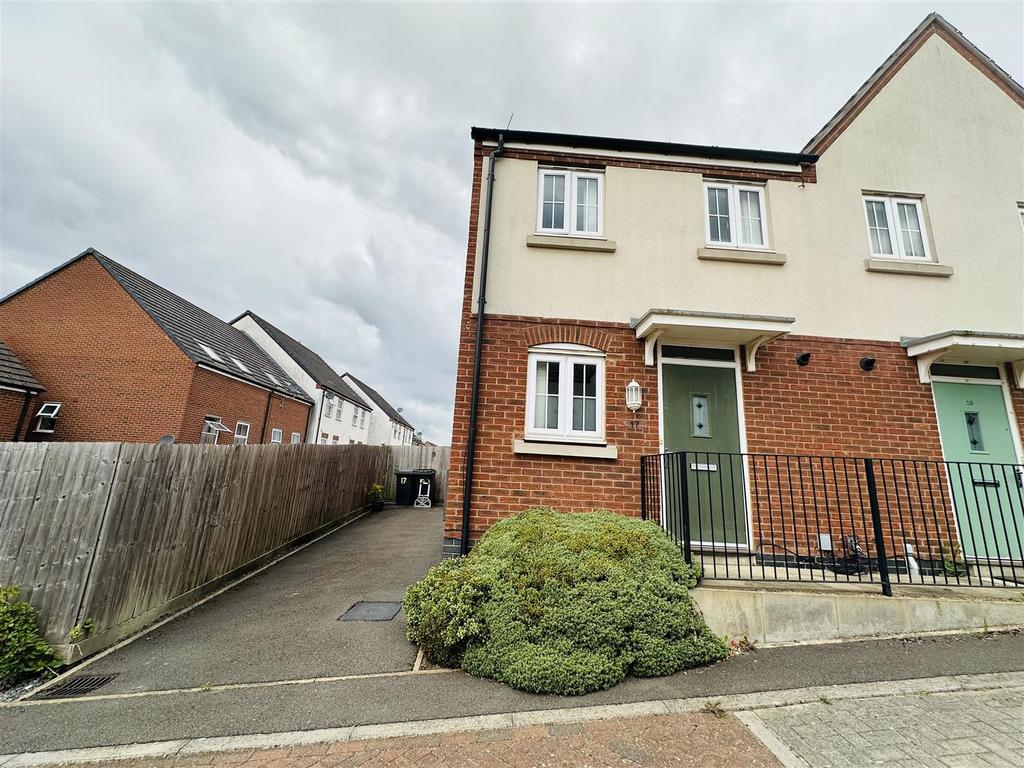 Saxon Rise Diamond Walk, Saxon Rise, CV10 9FR 2 bed house - £975 pcm (£225 pw)