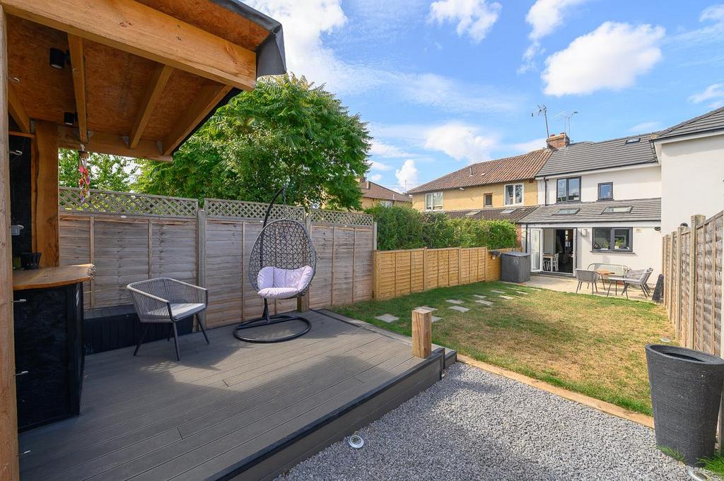 Rear garden pic 3.jpg