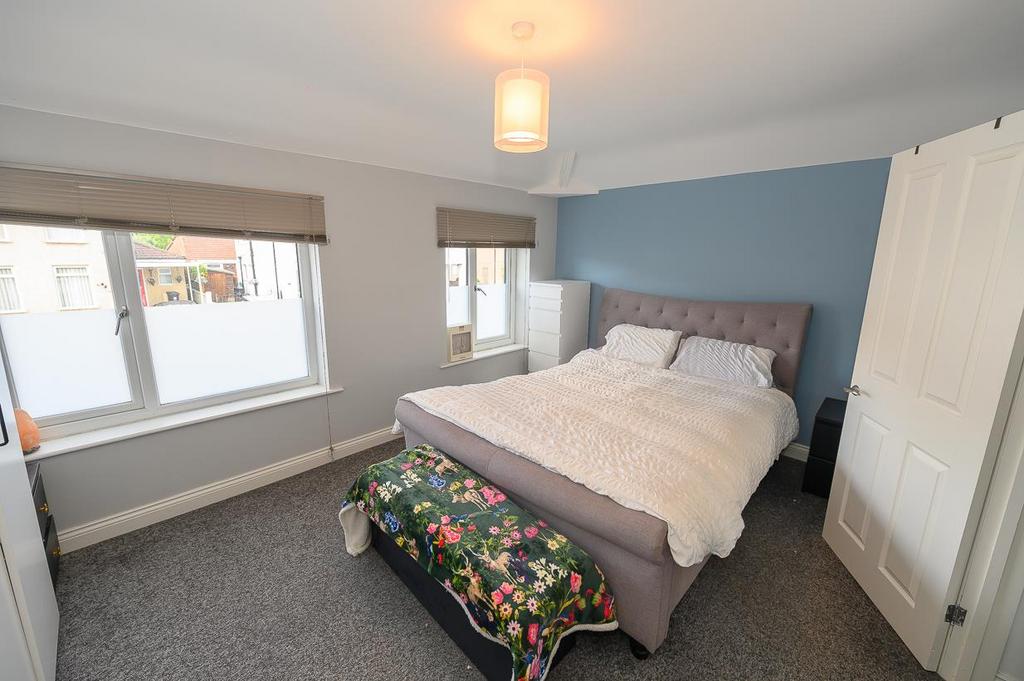 Bedroom 1 pic 2.jpg