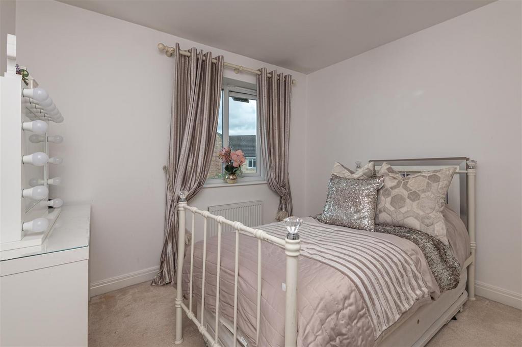 102 - 9 Hazel Fold BD13 2 FE.jpg
