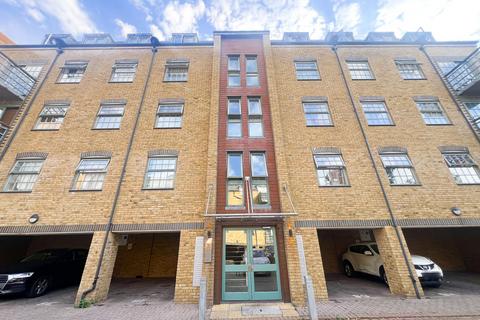 2 bedroom flat to rent, Abbey Road, Barking, IG11