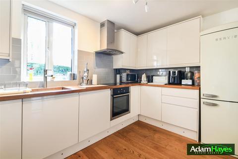2 bedroom apartment for sale, Diploma Avenue, London N2
