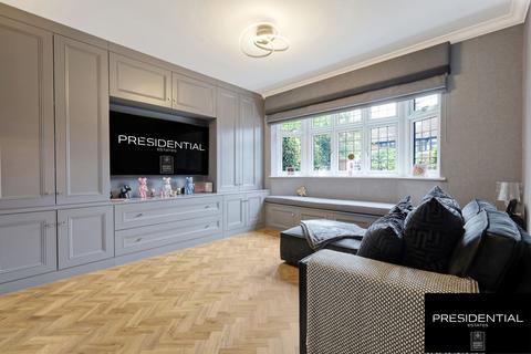 111 Grange Crescent, Chigwell, IG7 5JD