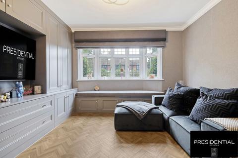 111 Grange Crescent, Chigwell, IG7 5JD