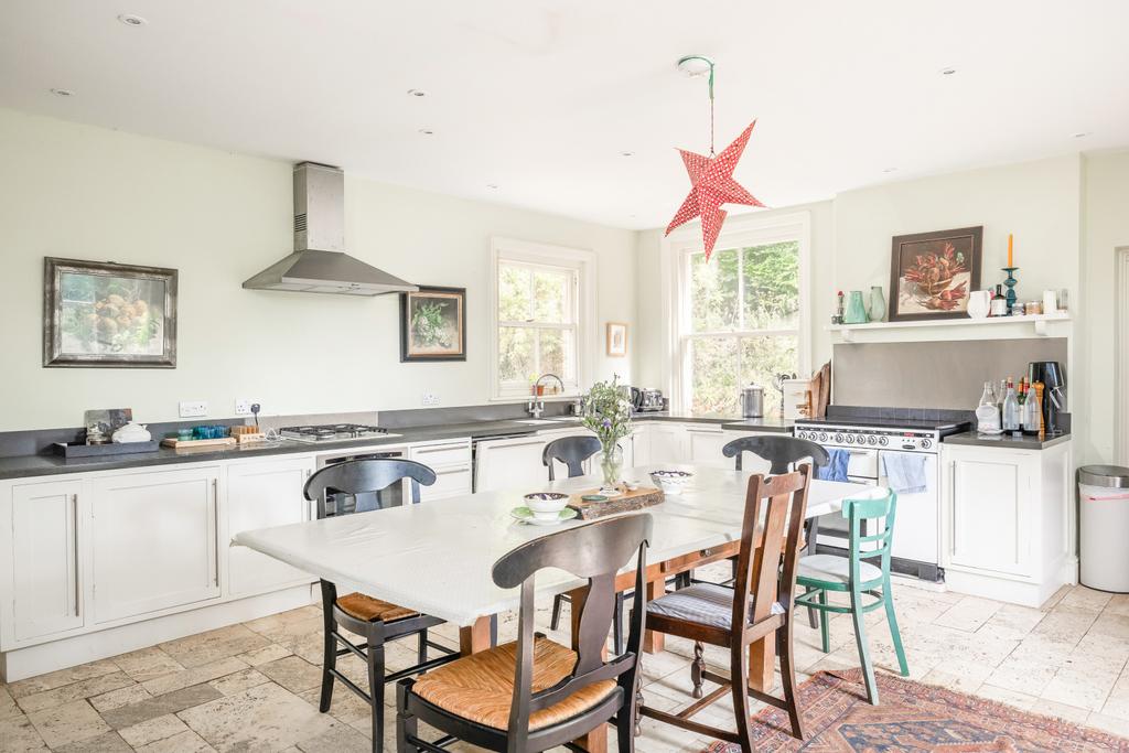 Kitchen/ Dining Room