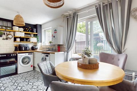 undefined, Favell Drive, Milton Keynes MK4