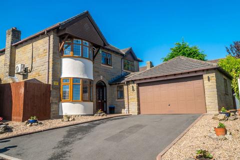 4 bedroom detached house for sale, Hawthorne Way, Shelley, HD8