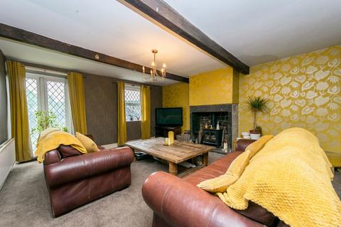 4 bedroom detached house for sale, Penistone Road, Kirkburton, Huddersfield, HD8 0RB