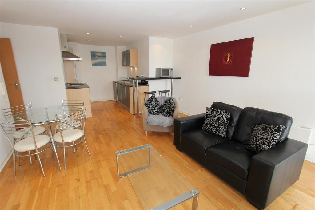 Livingroom2.JPG