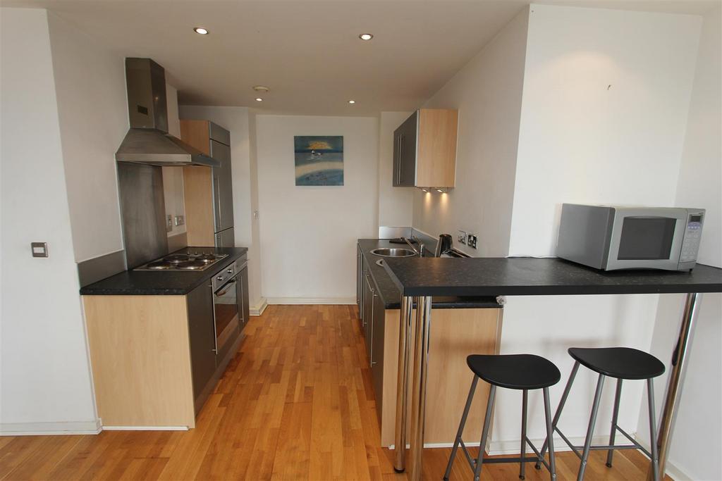 Kitchen2.JPG
