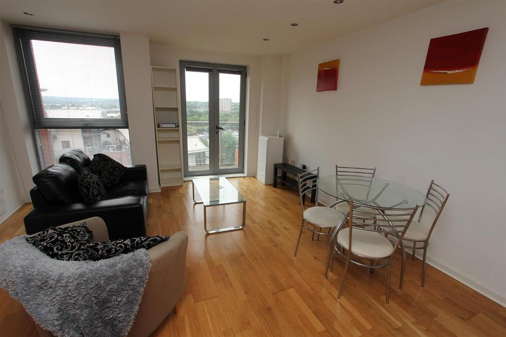 Livingroom3.JPG