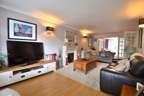 4 bedroom detached house for sale, Broom Acres, Fleet GU52