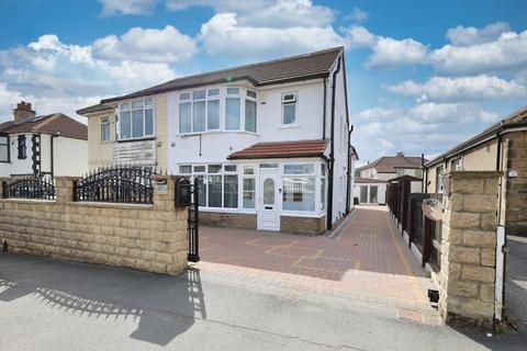 4 bedroom semi-detached house for sale, Bradford Road, Stanningley, Pudsey, West Yorkshire, LS28