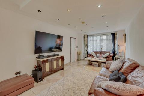 4 bedroom semi-detached house for sale, Bradford Road, Stanningley, Pudsey, West Yorkshire, LS28