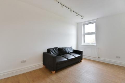 3 bedroom flat to rent, Commercial Way, Peckham, London, SE15