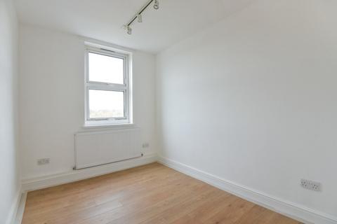 3 bedroom flat to rent, Commercial Way, Peckham, London, SE15