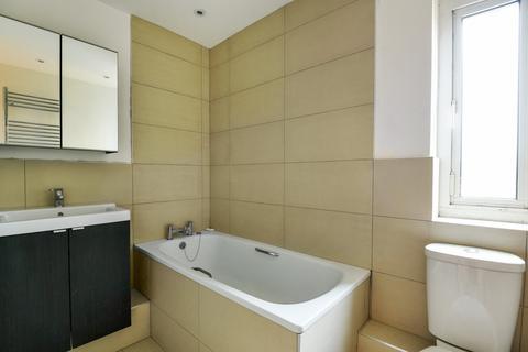 3 bedroom flat to rent, Commercial Way, Peckham, London, SE15