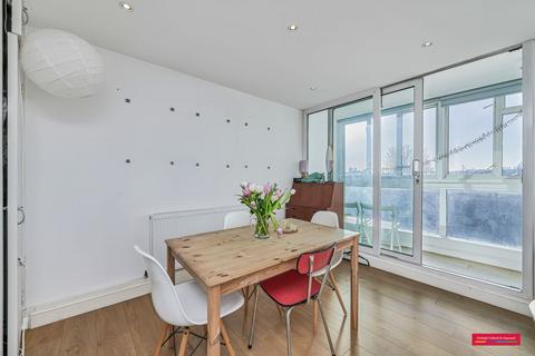 3 bedroom flat to rent, Commercial Way, Peckham, London, SE15